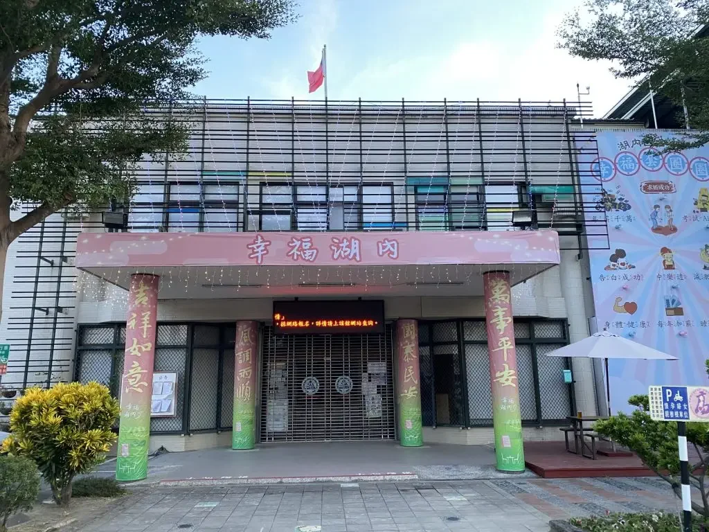 大樓外牆貼圖與辦公室翻新,大樓外牆貼圖、外牆施工、辦公室翻新,都市彩繪案例