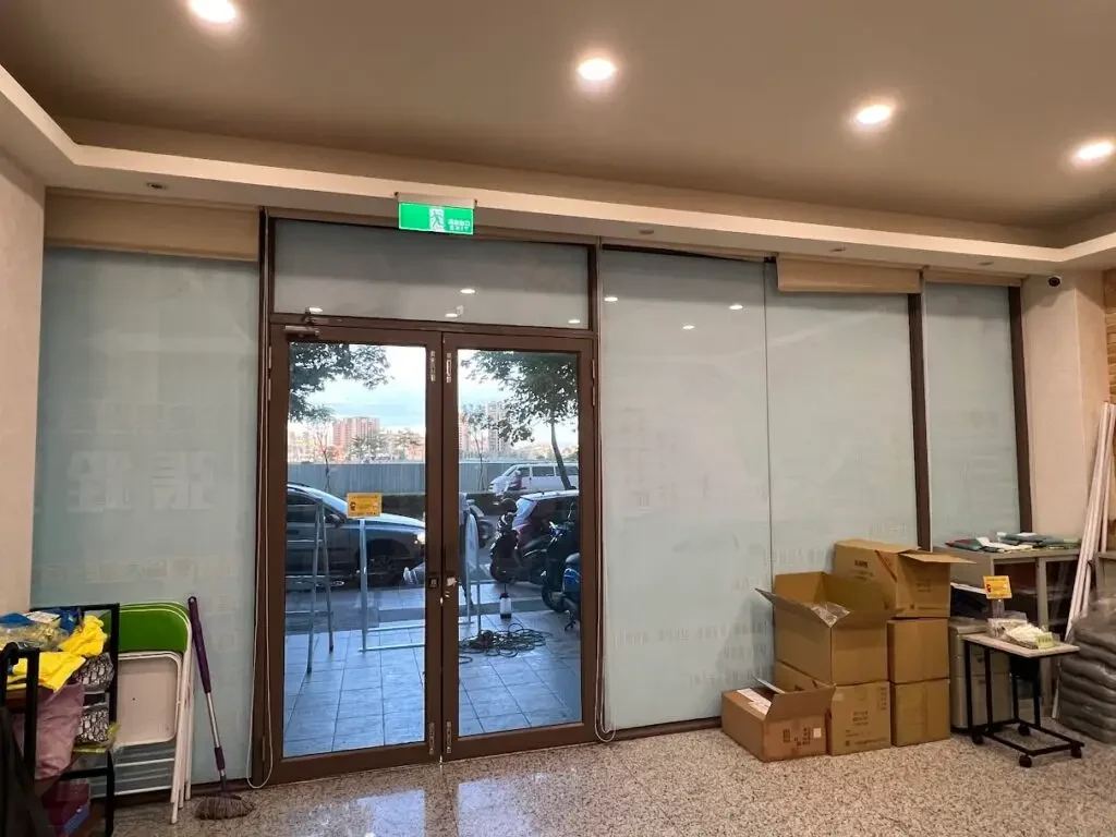 玻璃貼施工案例,玻璃貼、櫥窗貼圖、店面門面,都市彩繪案例