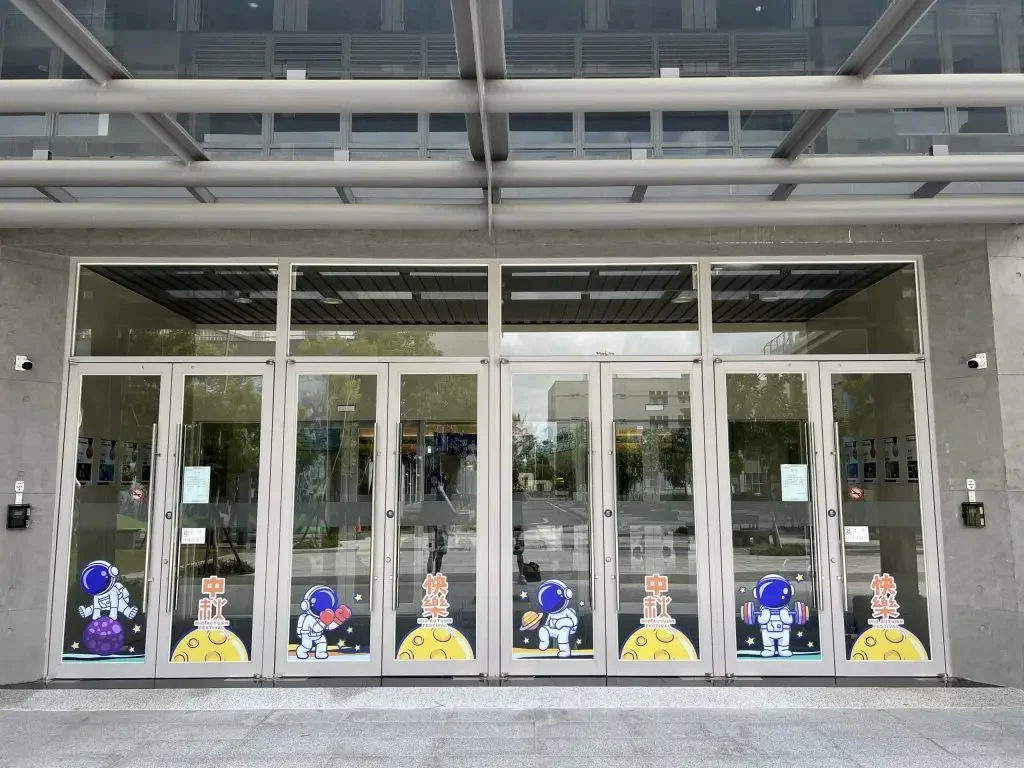 中秋節櫥窗玻璃貼圖,櫥窗貼圖、節慶玻璃貼、中秋佈置,都市彩繪案例