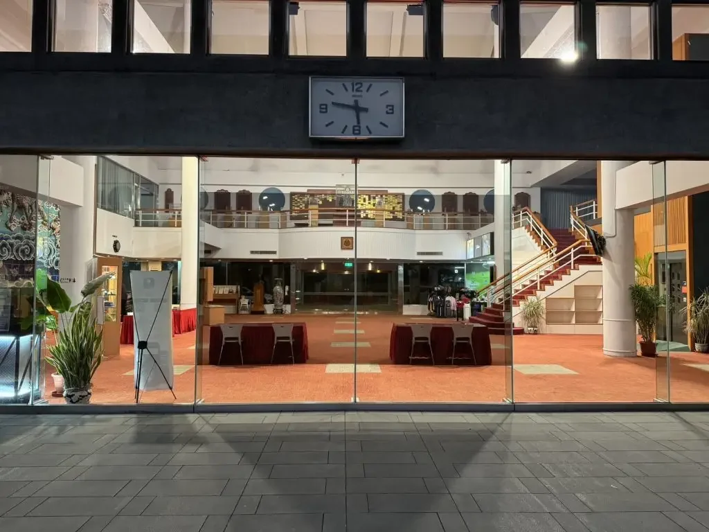玻璃貼施工案例,玻璃貼、櫥窗貼圖、店面門面,都市彩繪案例