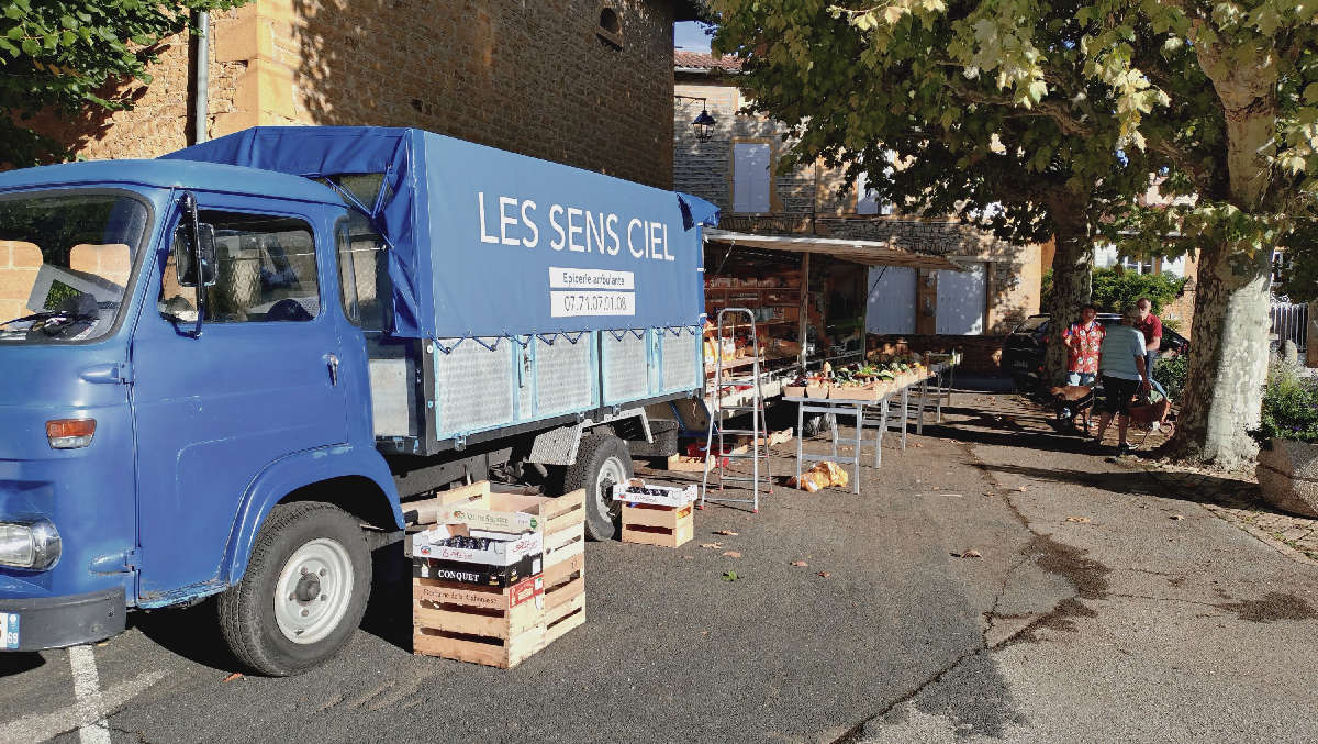 Epicerie itinérante à Frontenas 
