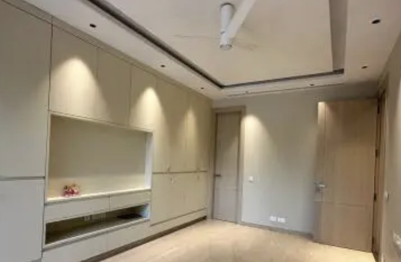 4 BHK Flat for Sale in Pancheel Enclave, Delhi — photo 2