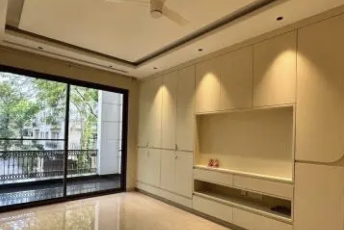 4 BHK Flat for Sale in Pancheel Enclave, Delhi — photo 3
