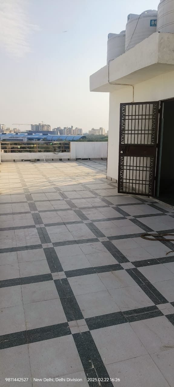 Semi-Furnished 3 BHK Builder Floor for Rent in Bharat Vihar Dwarka, Delhi — photo 2