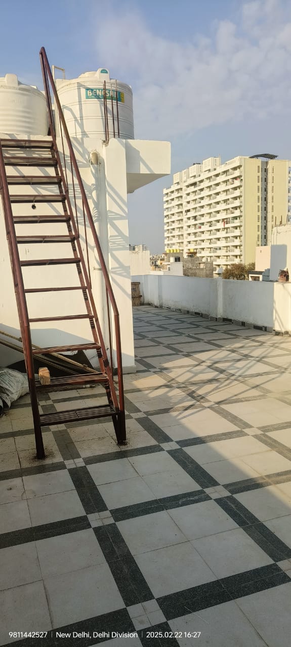 Semi-Furnished 3 BHK Builder Floor for Rent in Bharat Vihar Dwarka, Delhi — photo 3