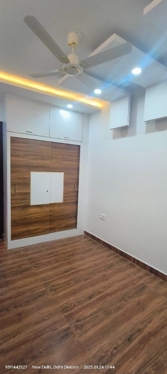 Semi-Furnished 3 BHK Builder Floor for Rent in Bharat Vihar Dwarka, Delhi — photo 6