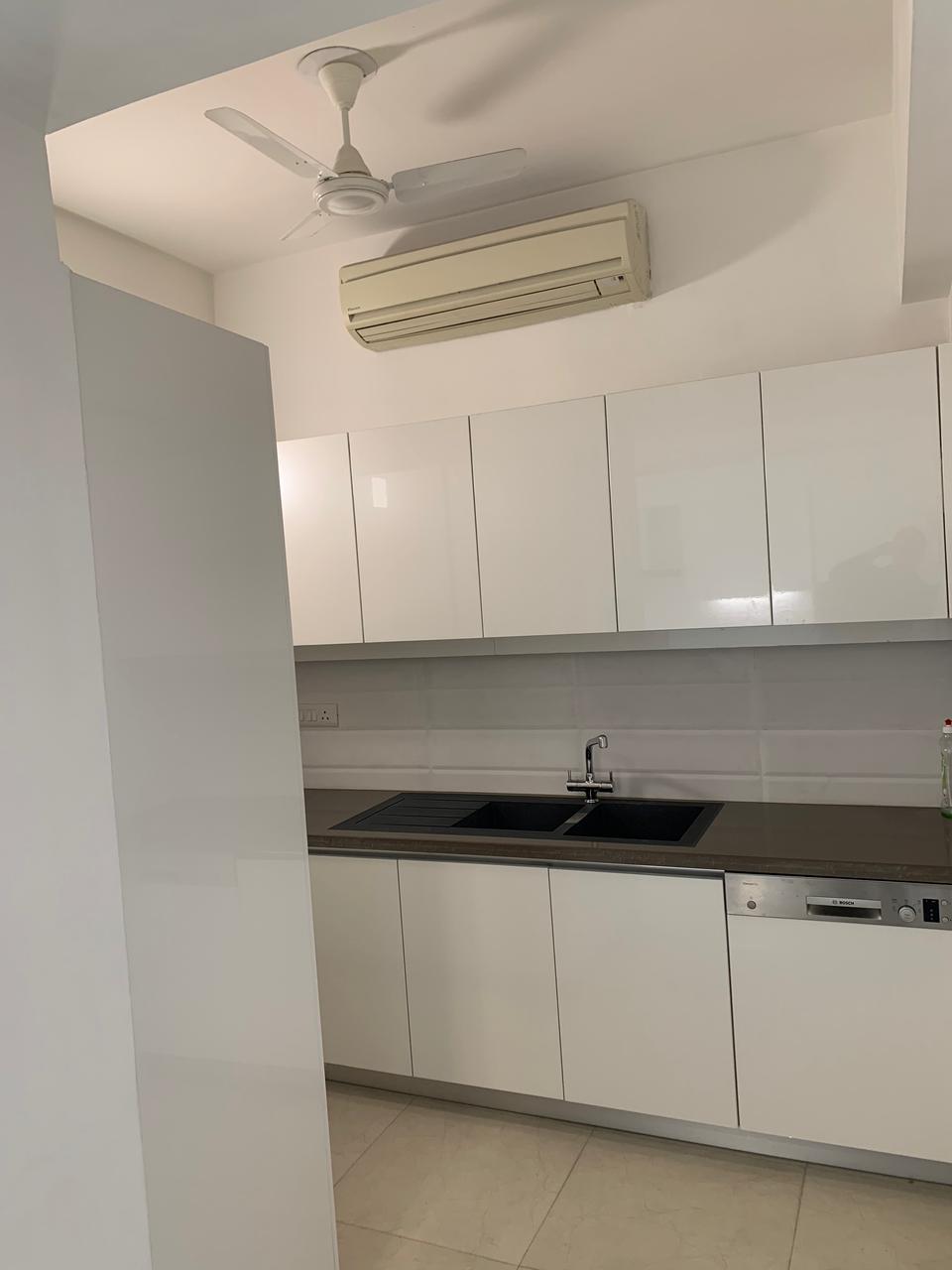 Semi-Furnished 4 BHK Flat for Rent in EMAAR MGF the Vilas, Gurugram — photo 7