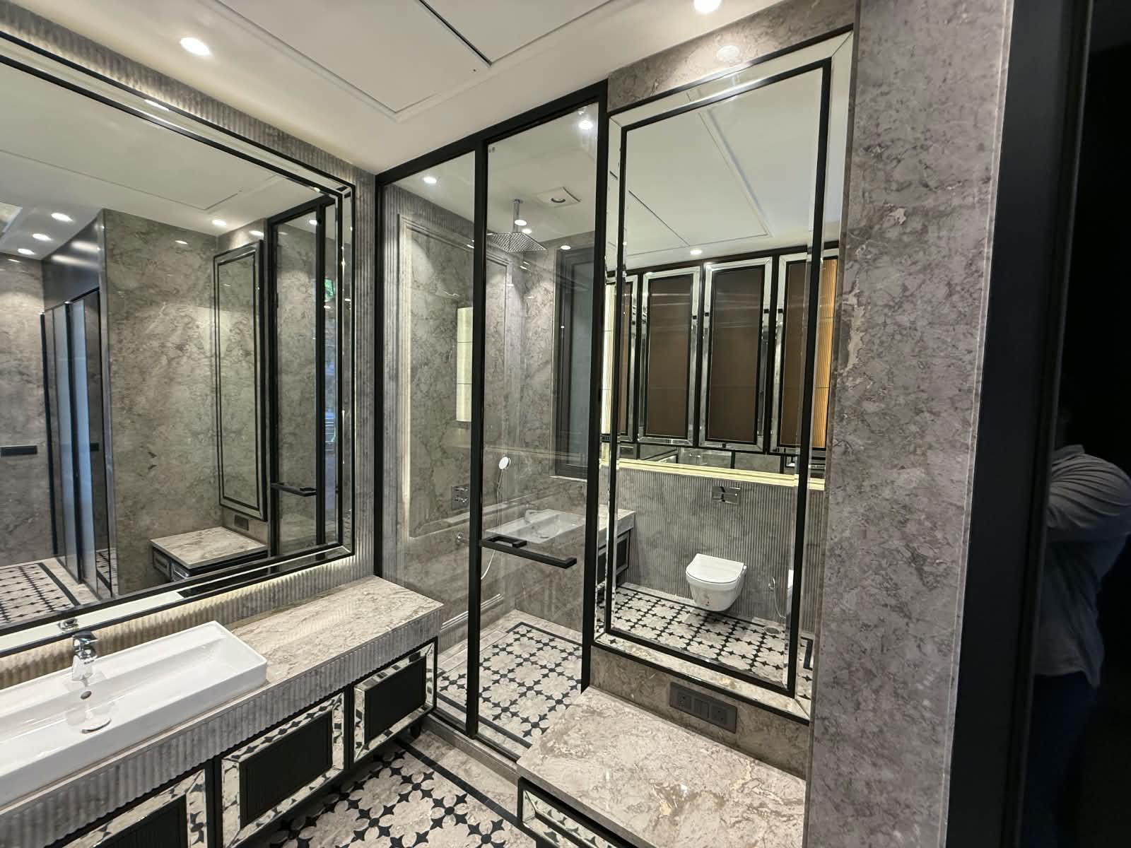 4 BHK Builder Floor for Sale in DLF Phase 1 A Block, Gurugram — photo 7