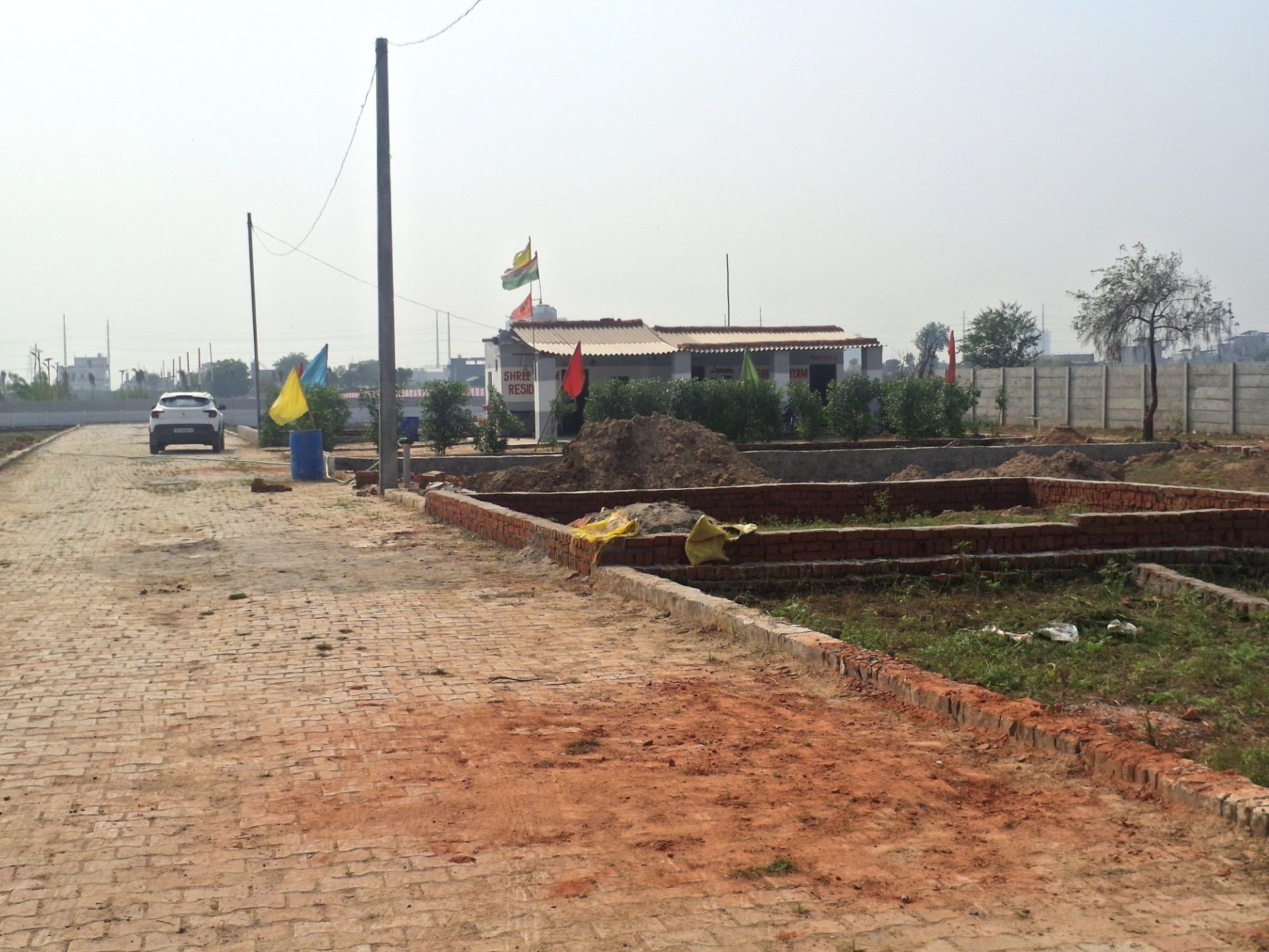 100 sq yd Plot for Sale in Greater Noida West, Greater Noida — photo 2