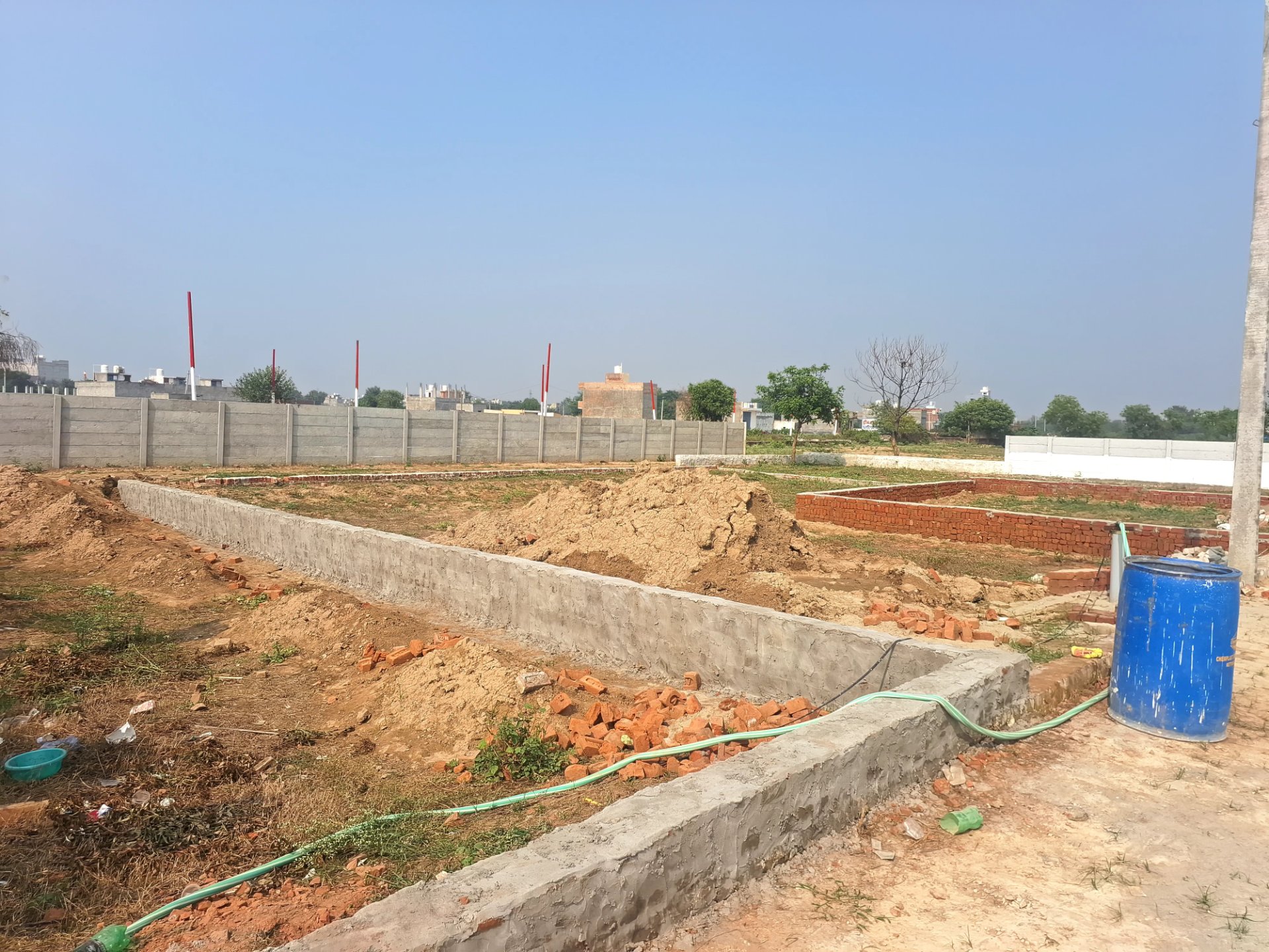 100 sq yd Plot for Sale in Greater Noida West, Greater Noida — photo 4