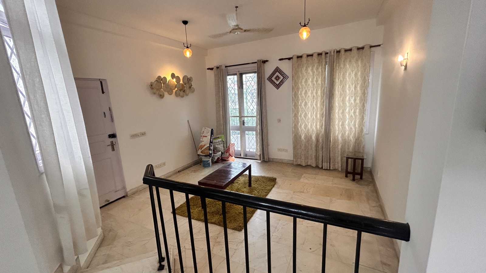 Semi-Furnished 2 BHK Flat for Rent in Malibu Town, Gurugram — photo 2