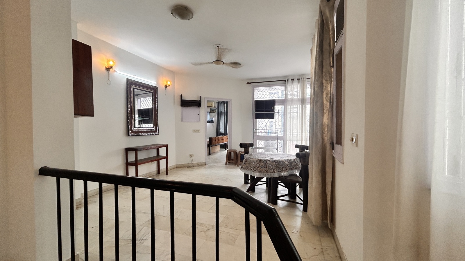 Semi-Furnished 2 BHK Flat for Rent in Malibu Town, Gurugram — photo 3