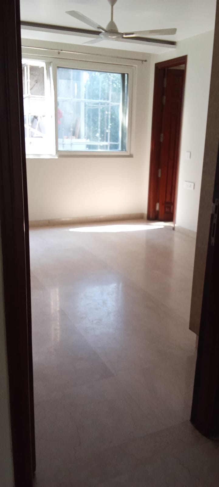 Exclusive Listing: 3-Side Open Independent Floor in V-Block, Rajouri Garden Presenting an exceptional residential opportunity in one of West Delhi’s most sought-after neighborhoods. This premium 220 sq. yd. floor offers superior design, maximum privacy, and excellent natural ventilation due to its rare 3-side open layout. Key Features & Amenities: * Plot Area: 220 Sq. Yds. * Layout: 3-Side Open Corner/Independent Floor * Location: Prime V-Block, Rajouri Garden (Wide road & quiet surroundings) * Convenience: Modern Passenger Elevator * Parking: 2 Reser — photo 4