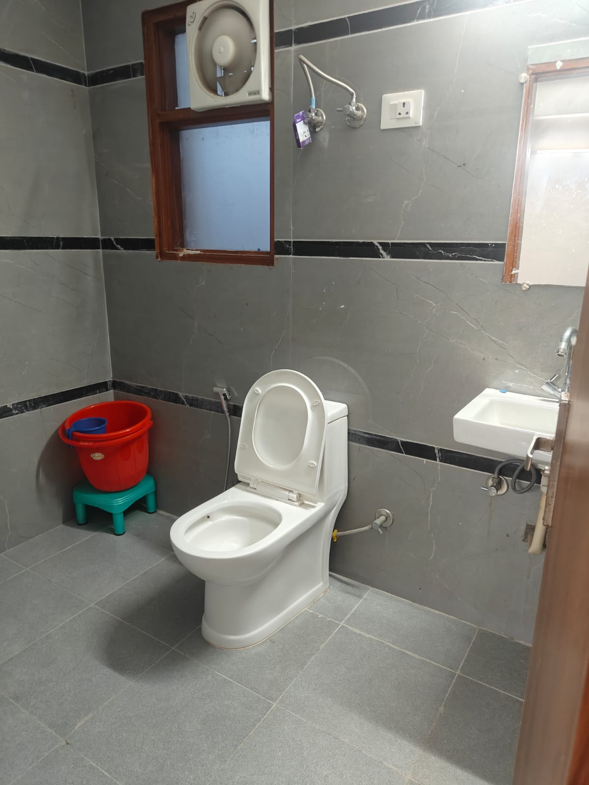 Furnished 3 BHK Flat for Rent in DDA Flats, Saket, Delhi — photo 5