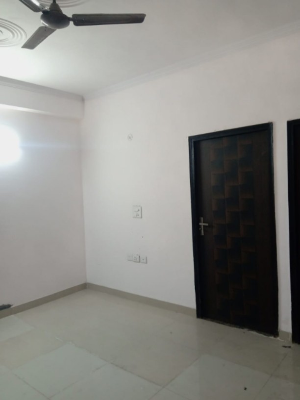 2 BHK Builder Floor for Sale in Sector 70, Noida