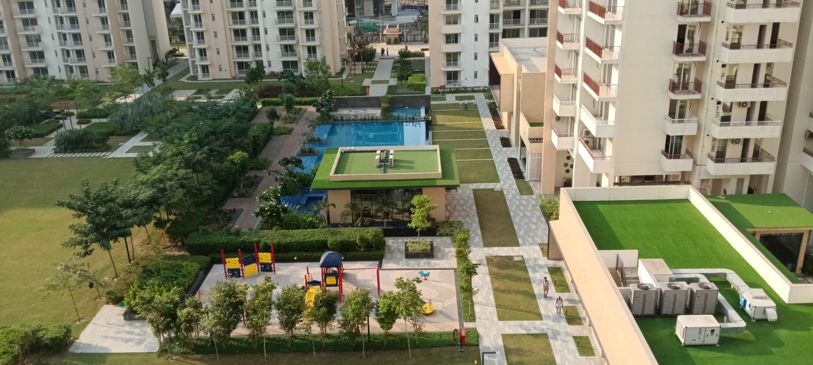 Semi-Furnished 3 BHK Flat for Rent in Sector 150, Greater Noida — photo 8