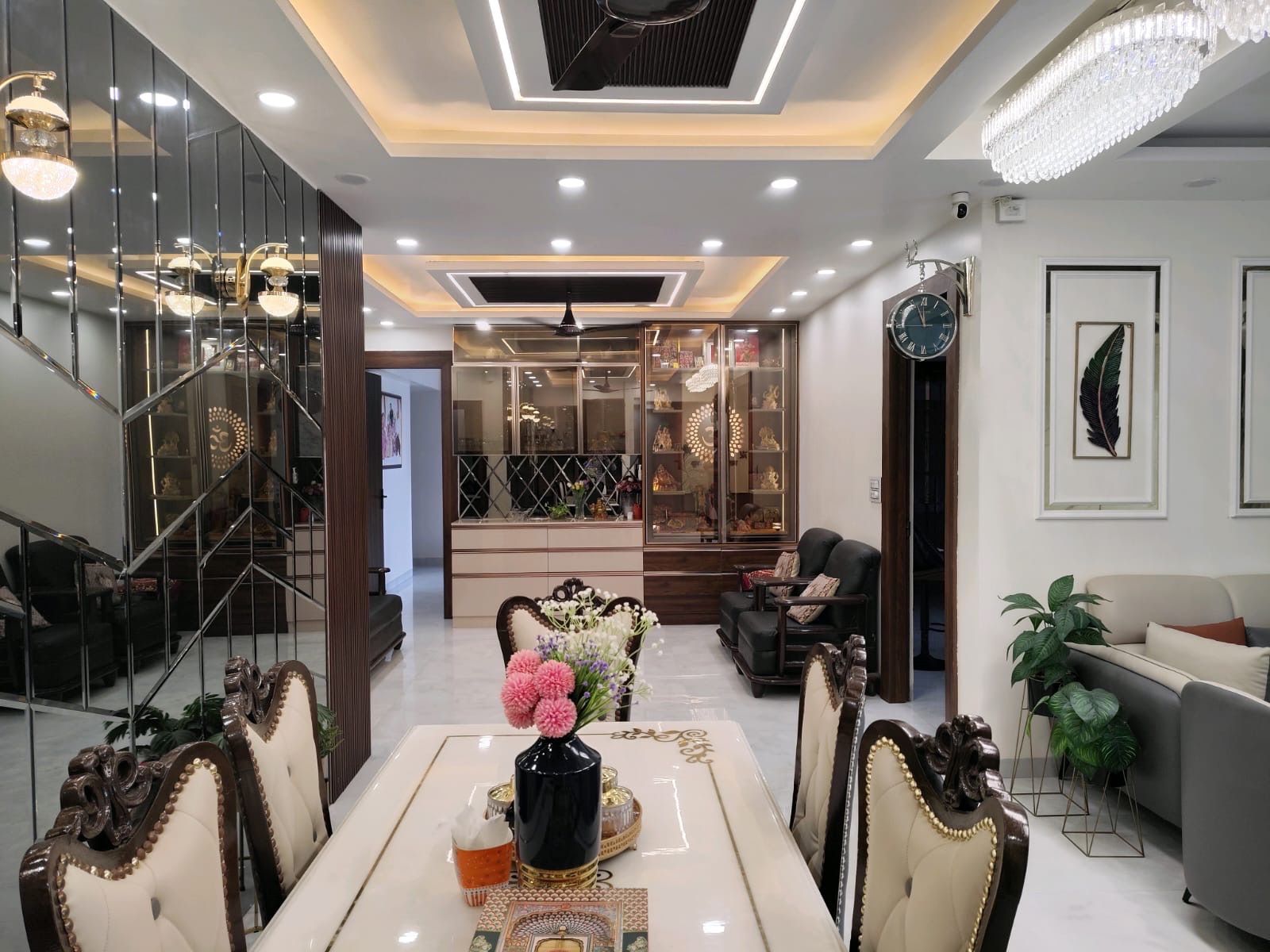 Luxury Fully Furnished 4 BHK Flat for Sale in Zeta 1, Greater Noida