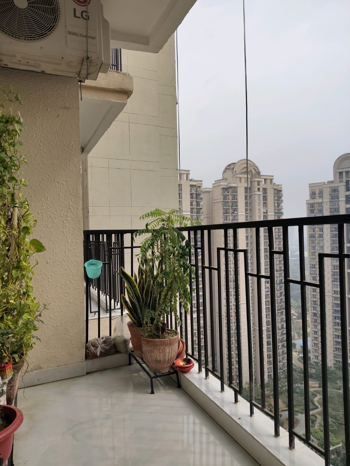 Luxury Fully Furnished 4 BHK Flat for Sale in Zeta 1, Greater Noida — photo 3