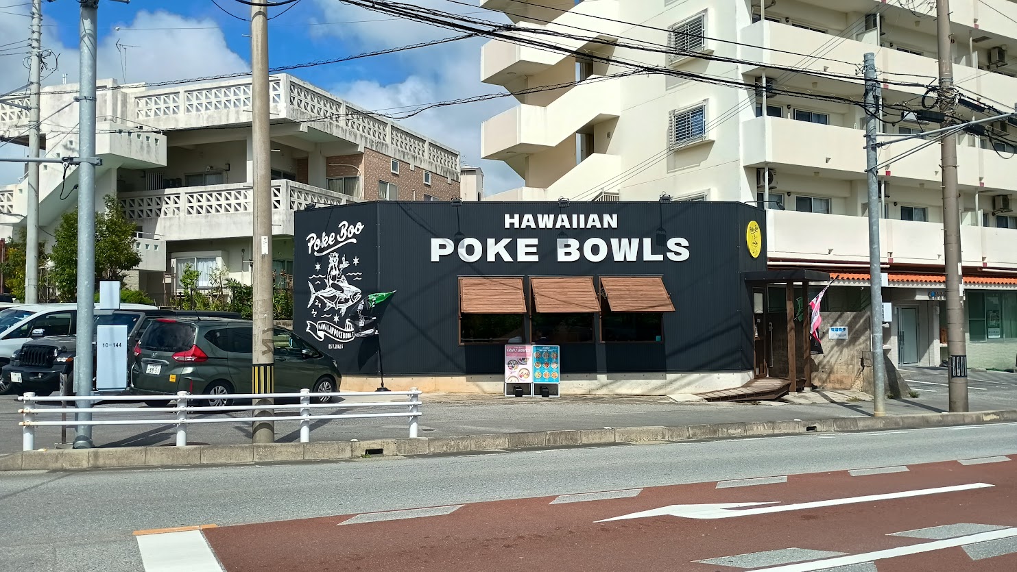 店舗の外観と店内の様子の画像