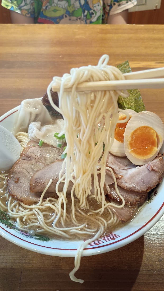 メンは細麺、味玉はしっかりと味がありの画像