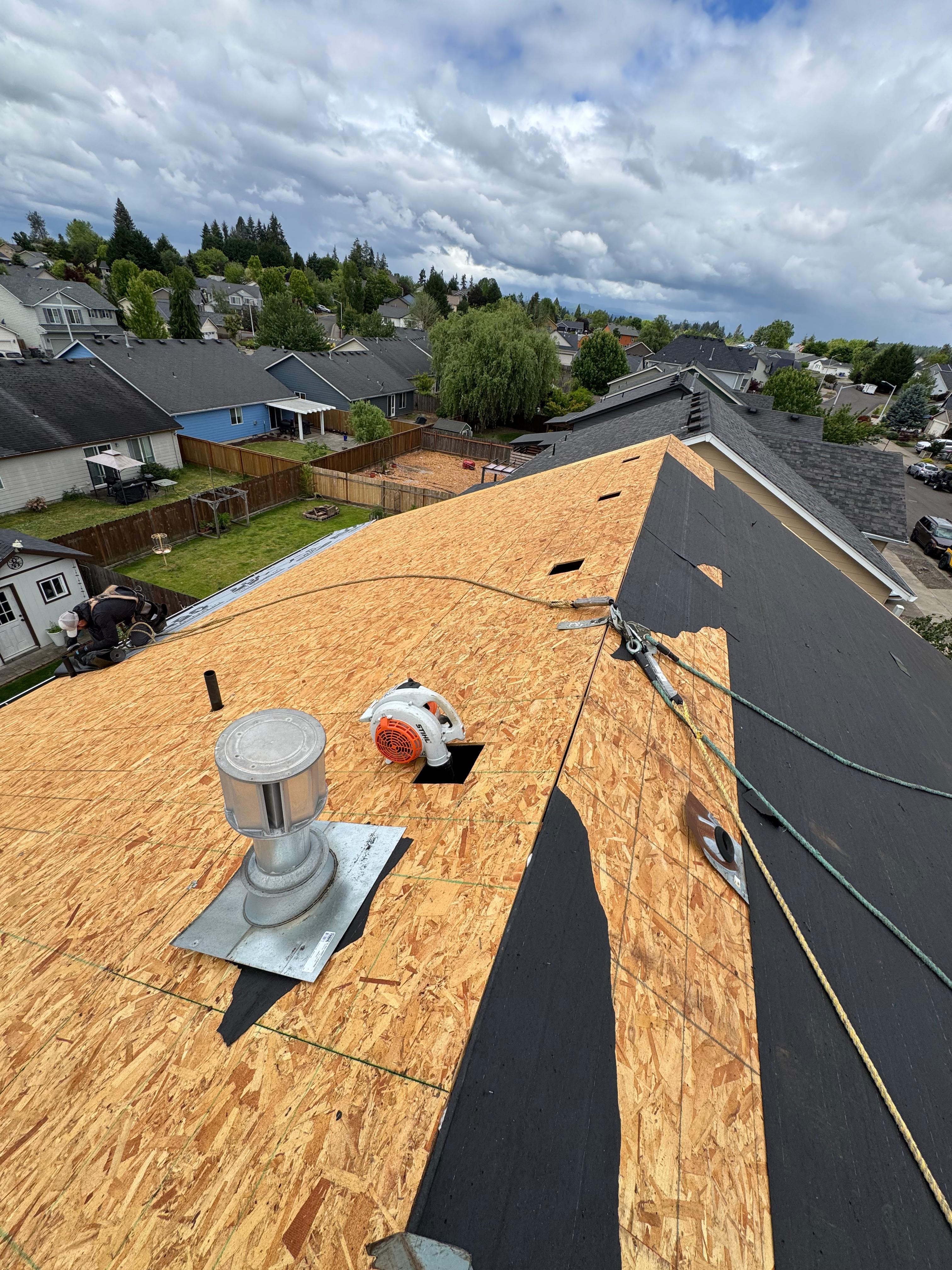 J & R Roofing & Construction LLC