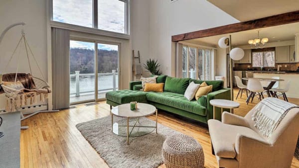 Condominium Cleaning background