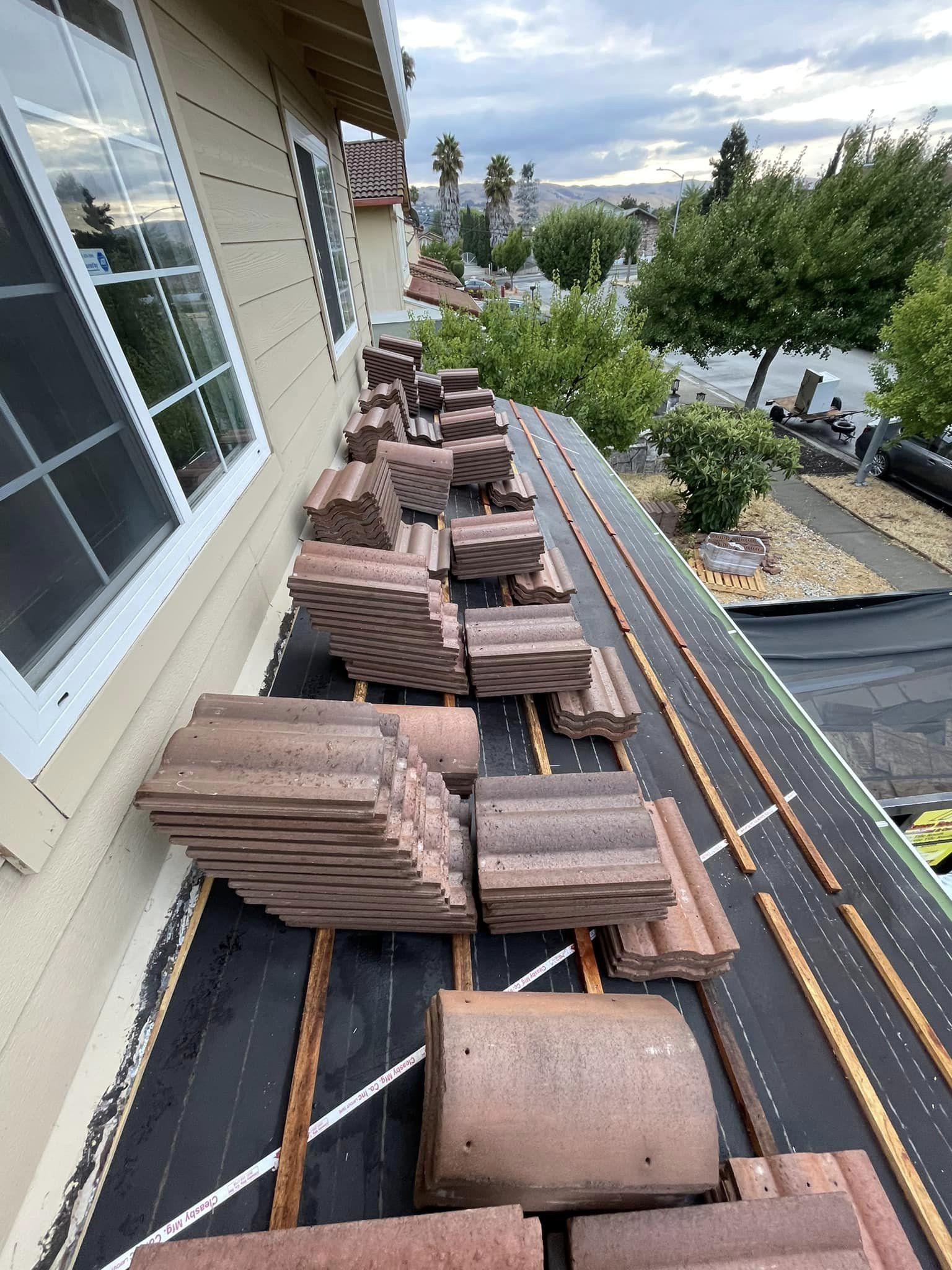 Emergency Roof Repairs background