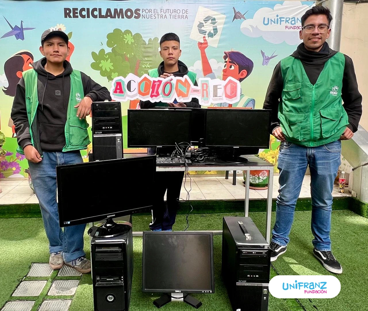 Reciclaje de equipo electrónico, donado a la fundacion Remar de parte de Fundación Unifranz