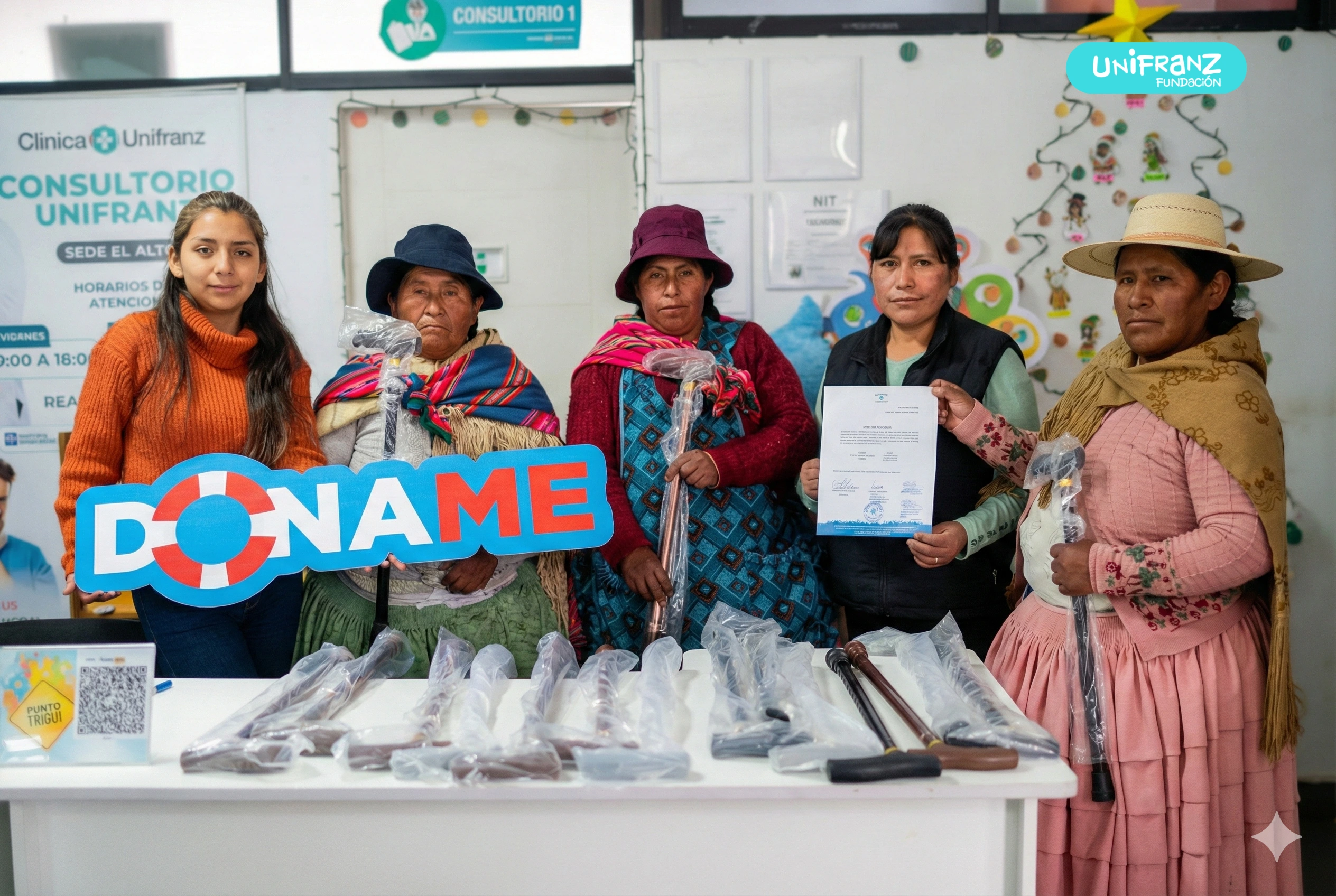 Fundación Unifranz donó 17 bastones a AIMPACA