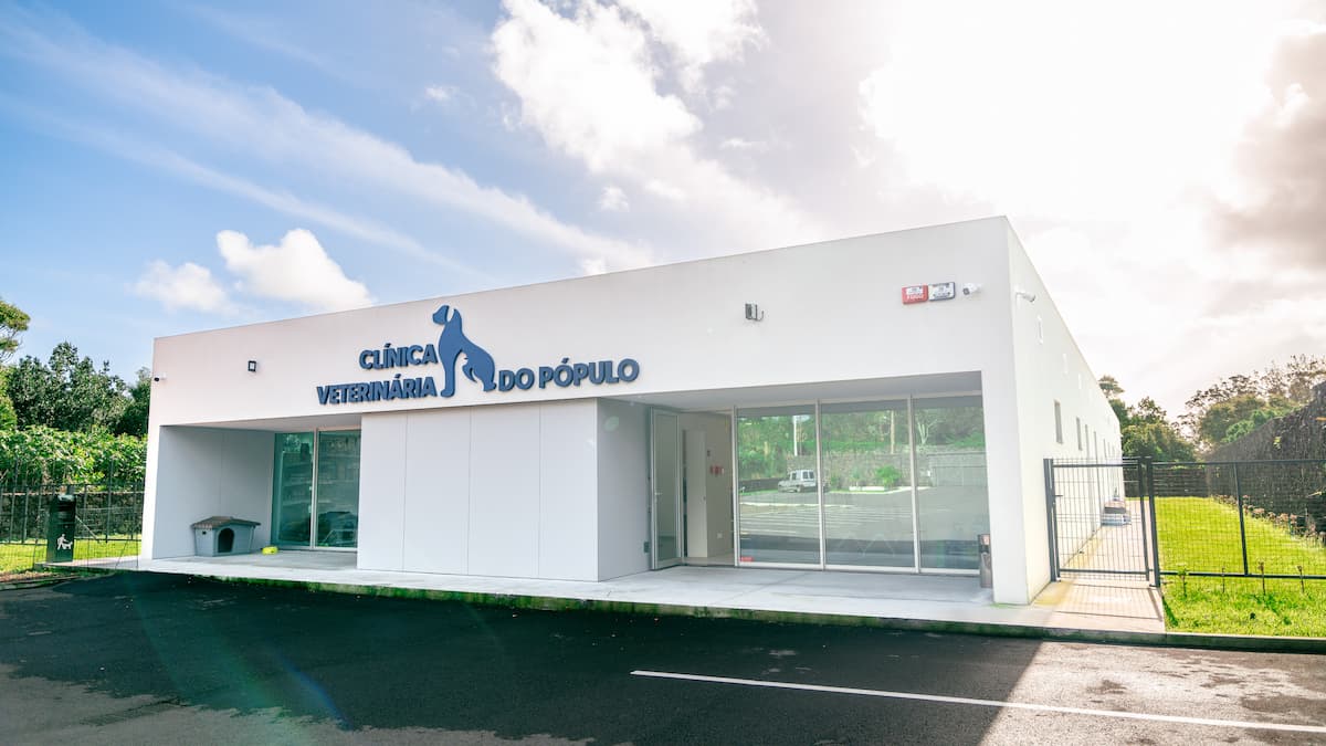 A História da Clínica Veterinária do Pópulo: 25 Anos de Dedicação à Saúde Animal nos Açores