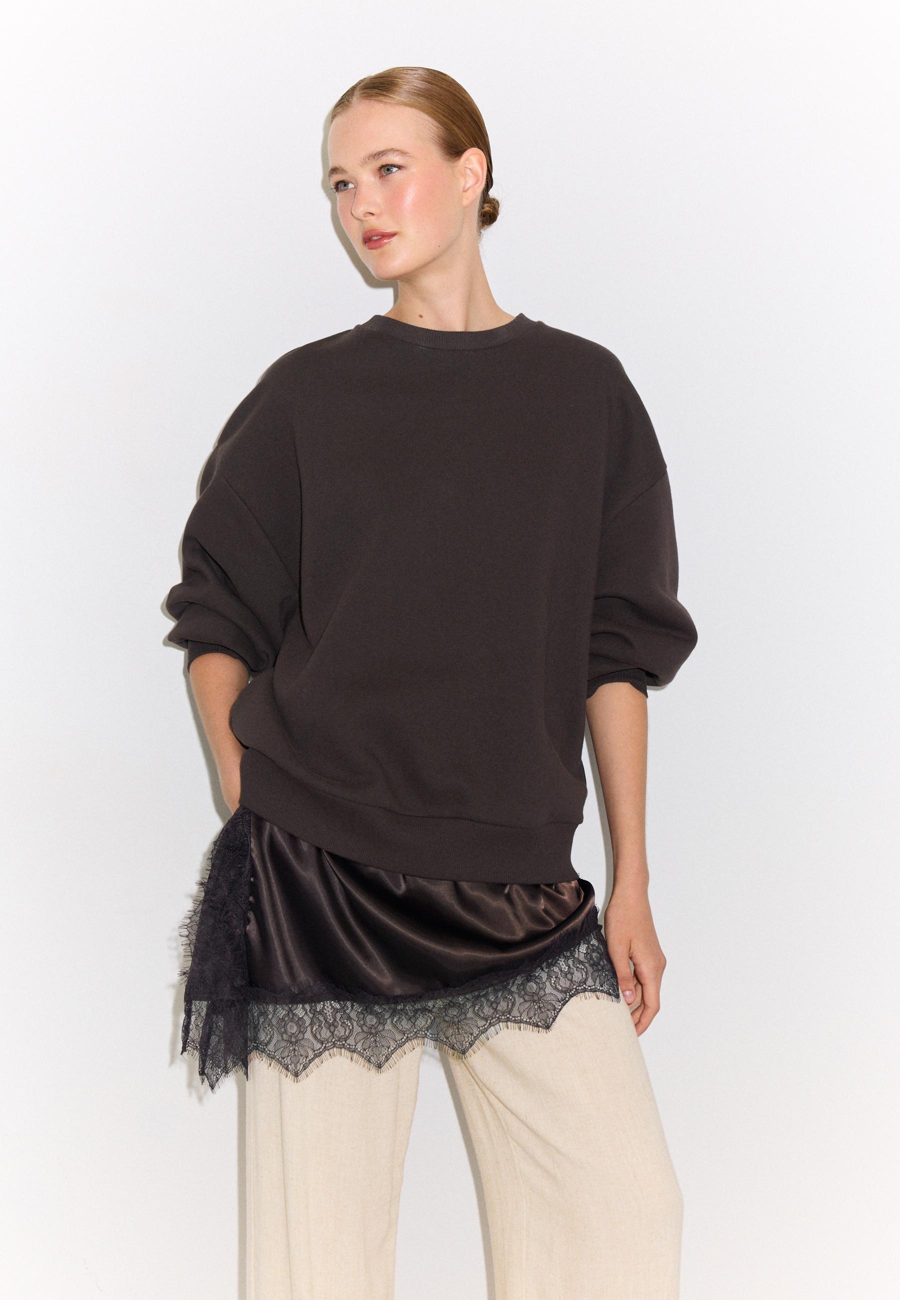 sueter con satin y encaje