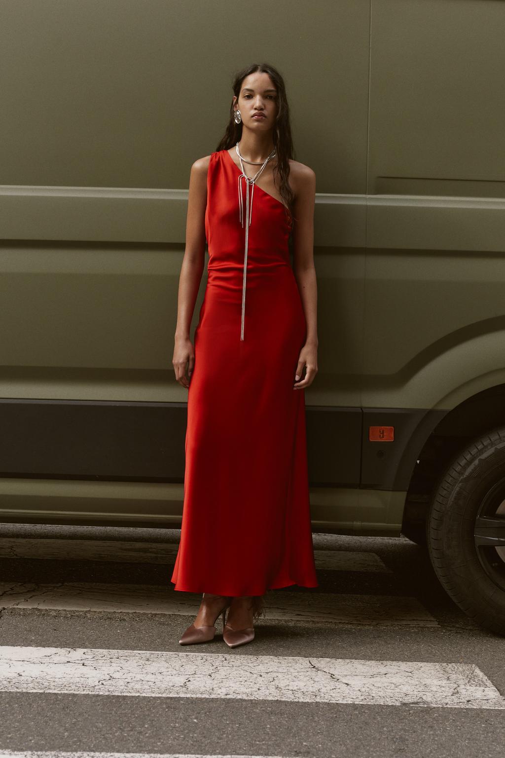 Vestido satinado una manga