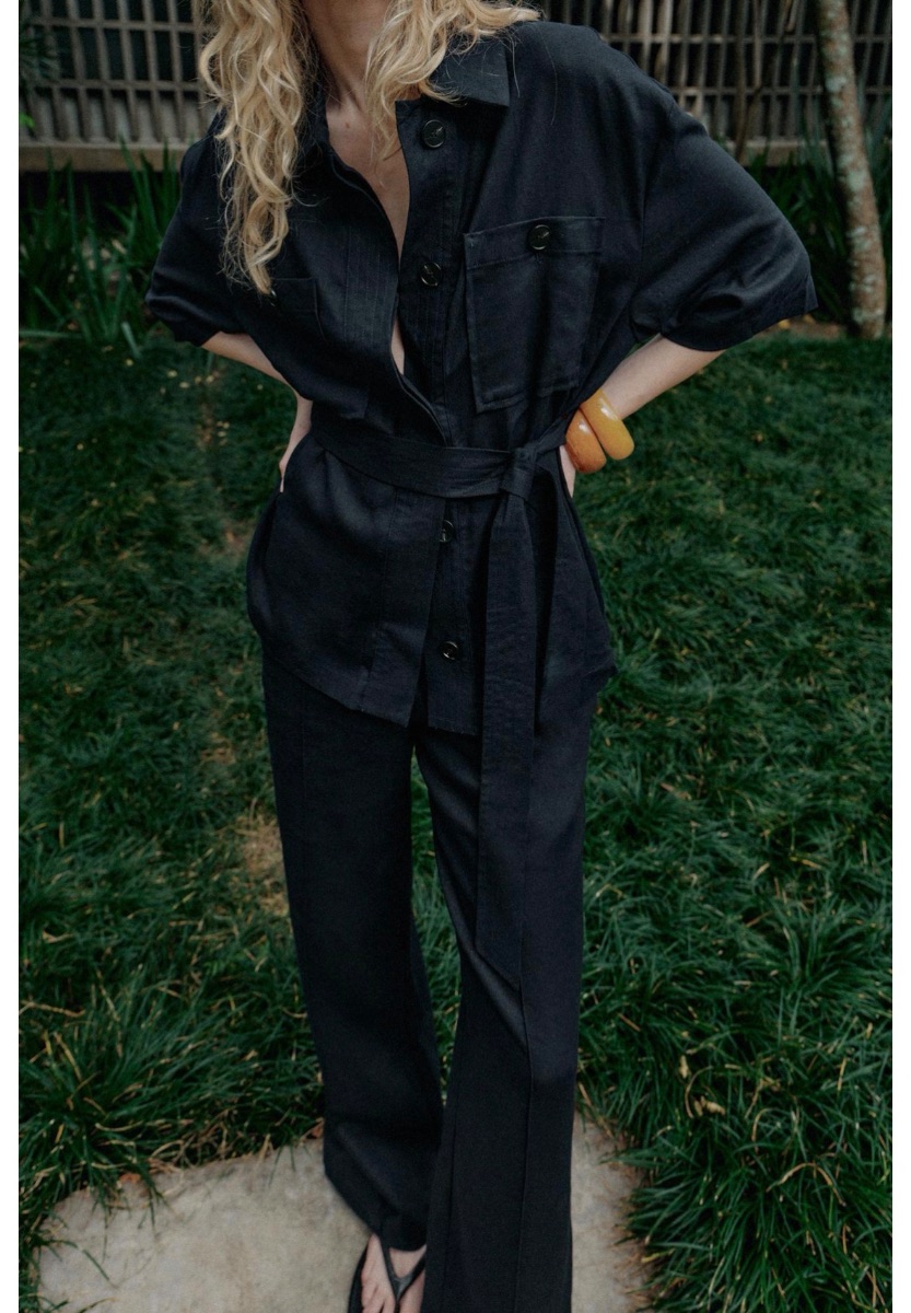 Blusa de lino con cinto