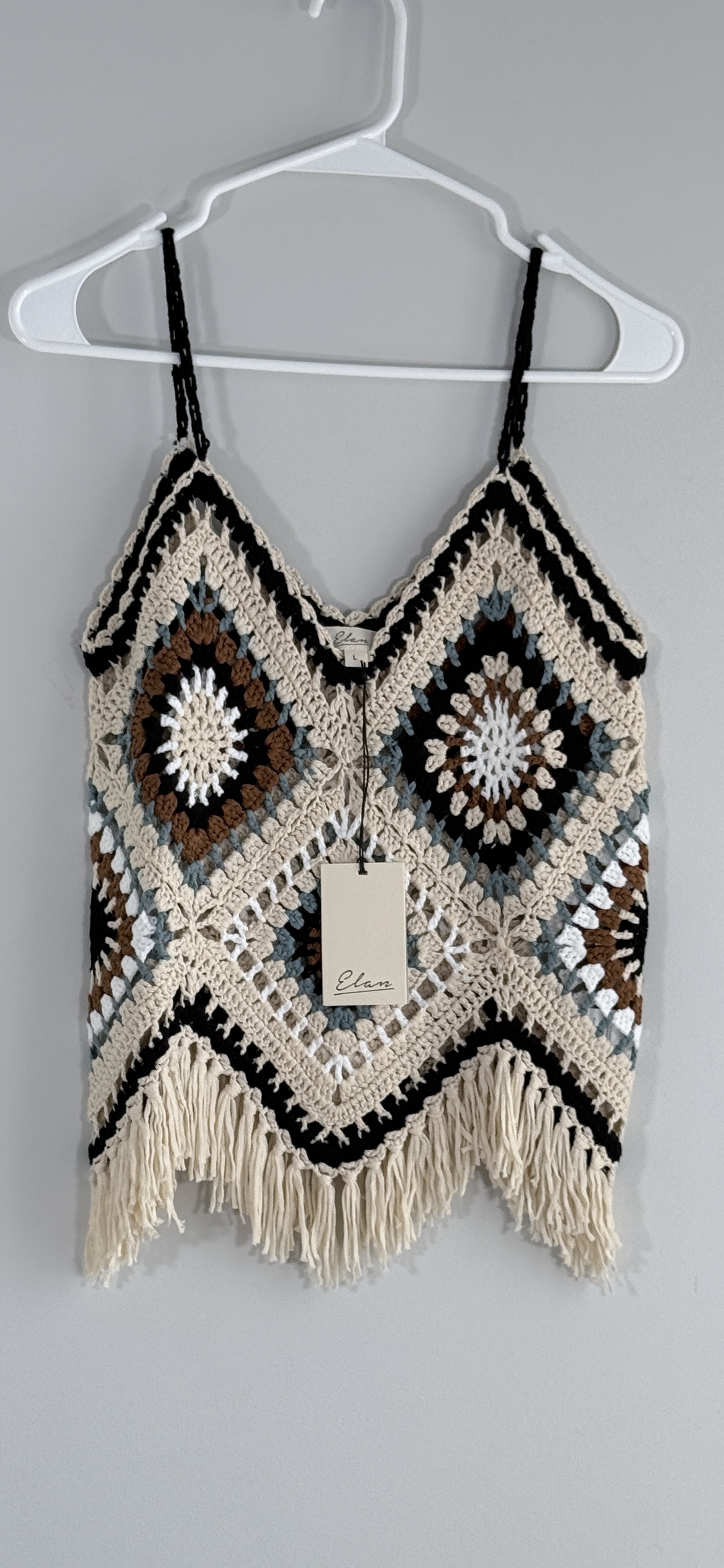 Elan Crochet Tank with Fringe Bottom: thumbnail 3