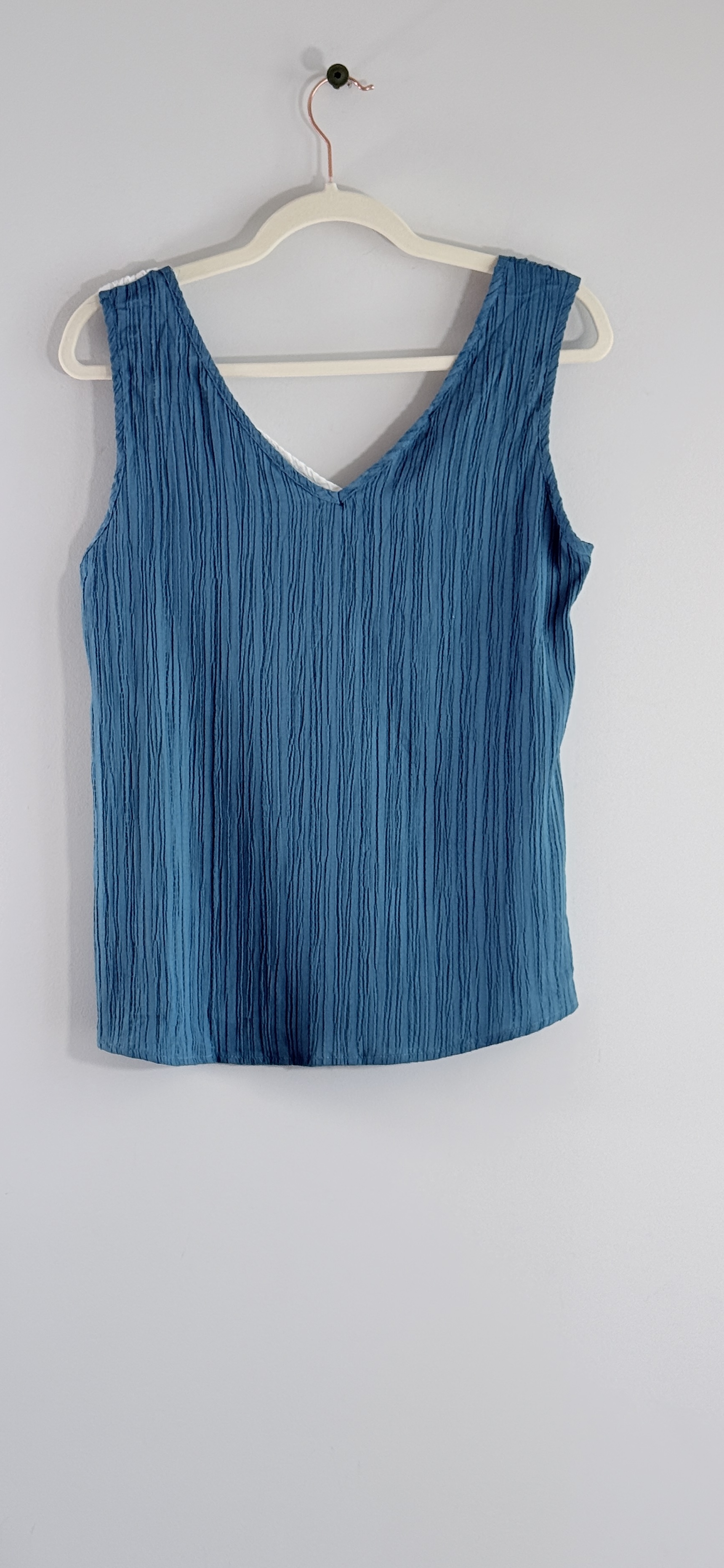 Cupshe Asymmetrical Colorblock V-Neck Cami thumbnail 3