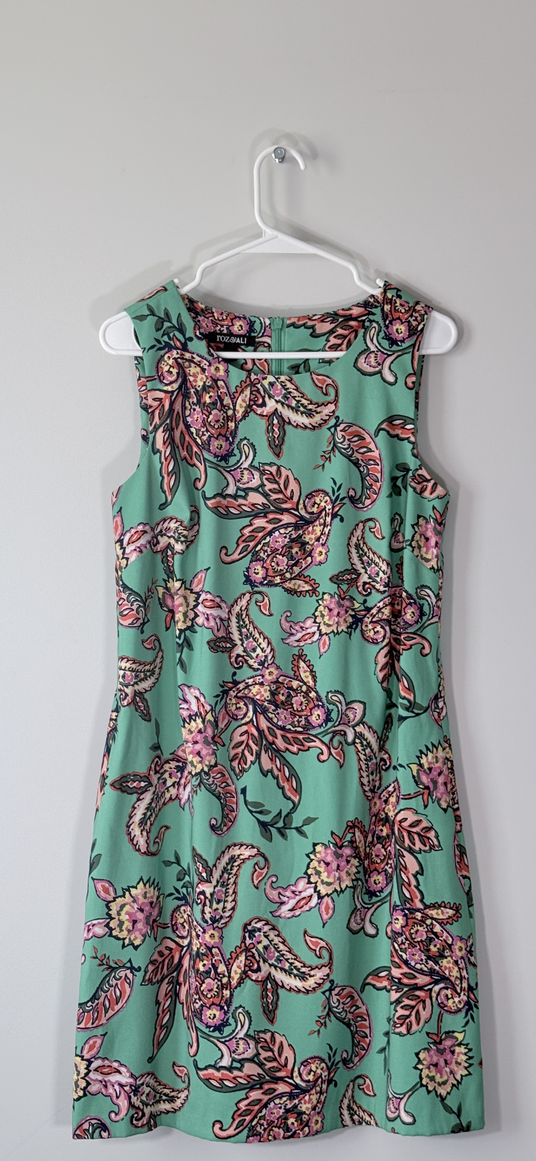 Roz & Ali Green Paisley Sleeveless Shift Dress thumbnail 2