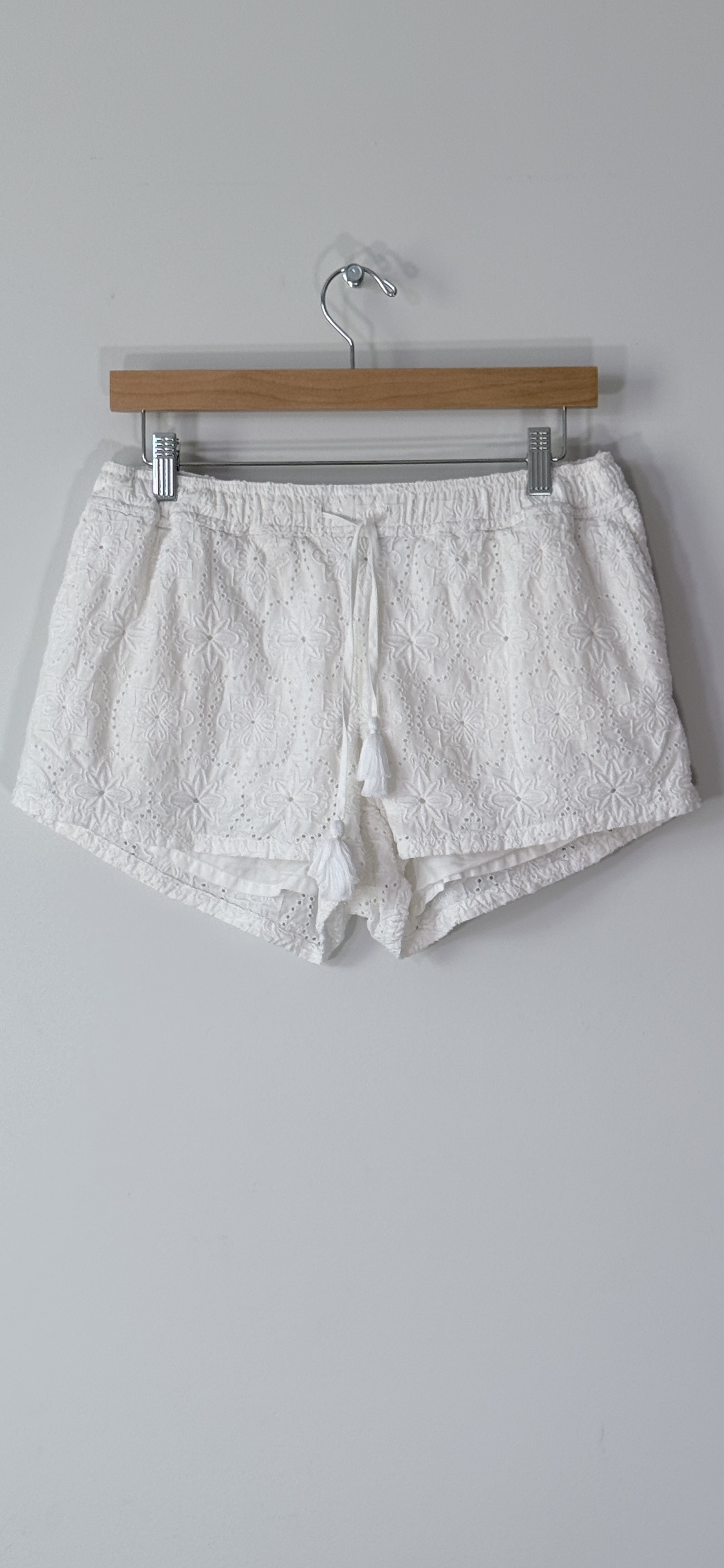 Vineyard Vines Island Eyelet Pull-On Shorts thumbnail 2