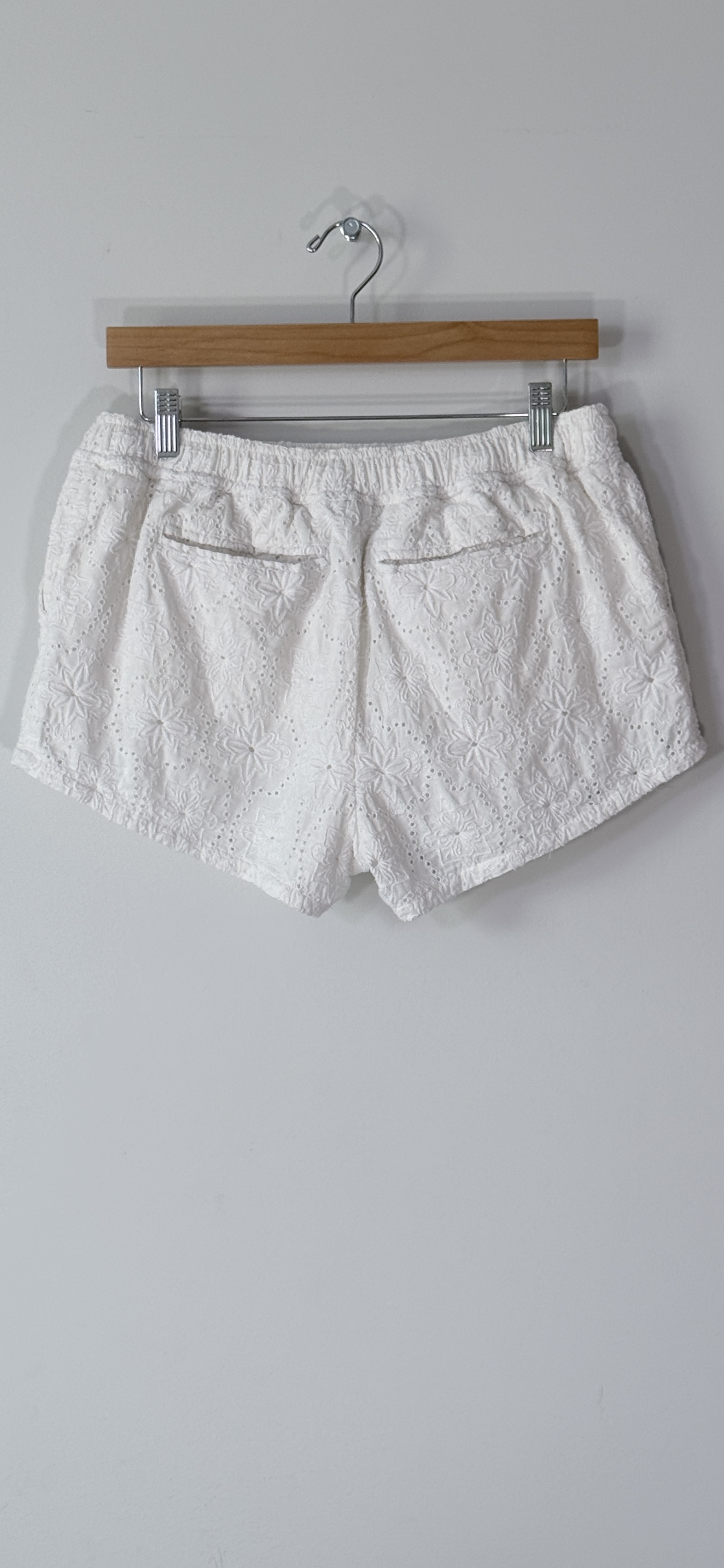 Vineyard Vines Island Eyelet Pull-On Shorts thumbnail 3
