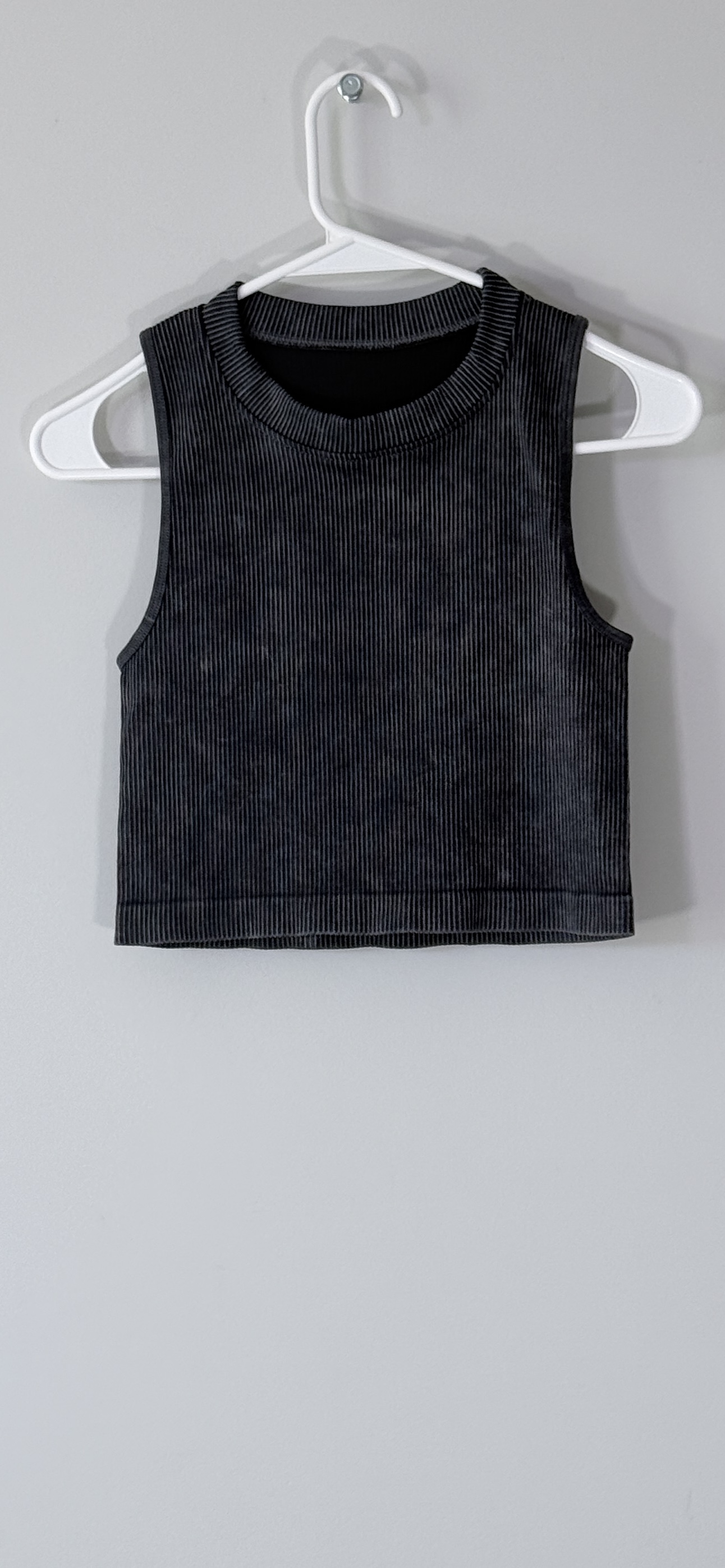 OQQ Washed Ribbed Seamless High-Neck Cropped Tank Top thumbnail 2