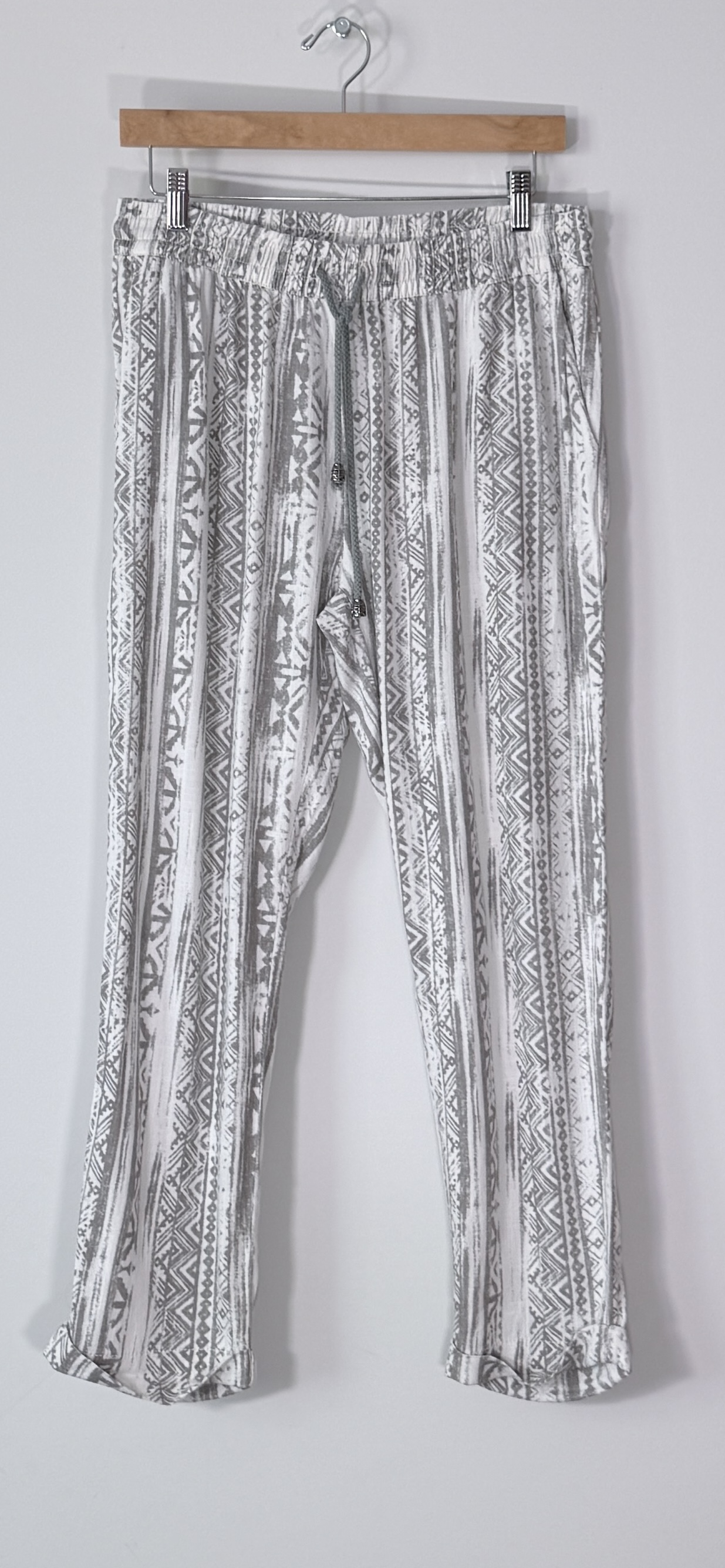 Style Me Gray and White Patterned Cuffed Ankle Pants thumbnail 2
