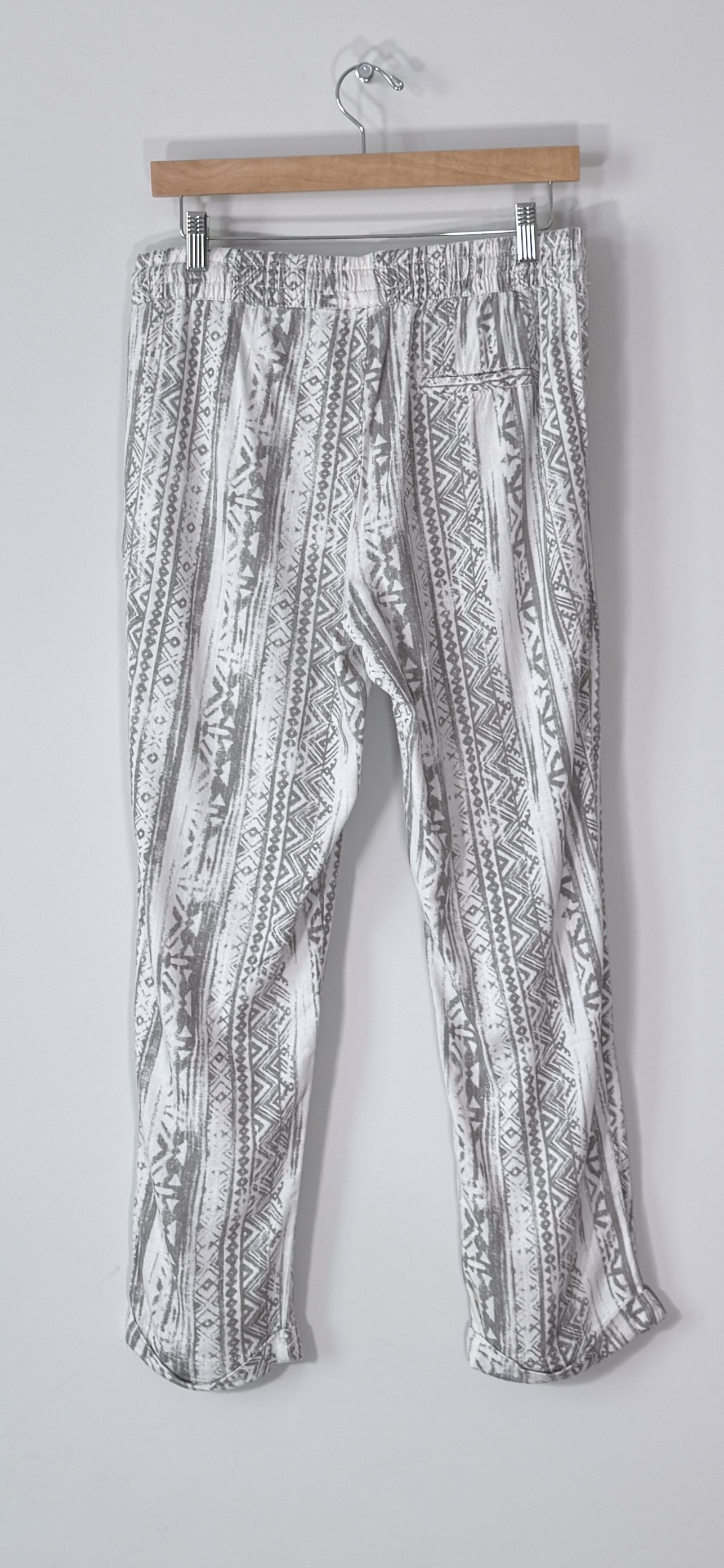 Style Me Gray and White Patterned Cuffed Ankle Pants thumbnail 3