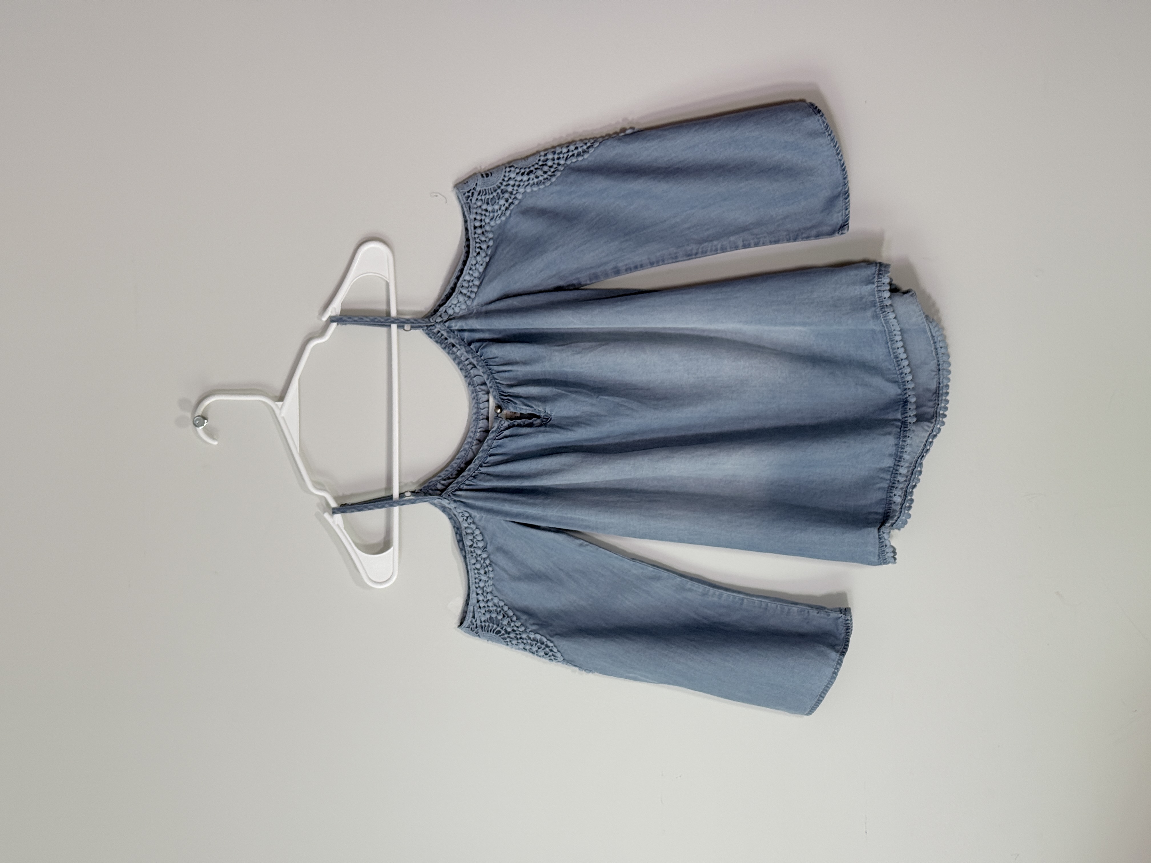 Knox Rose Cold Shoulder Crochet Top in Light Wash. thumbnail 4
