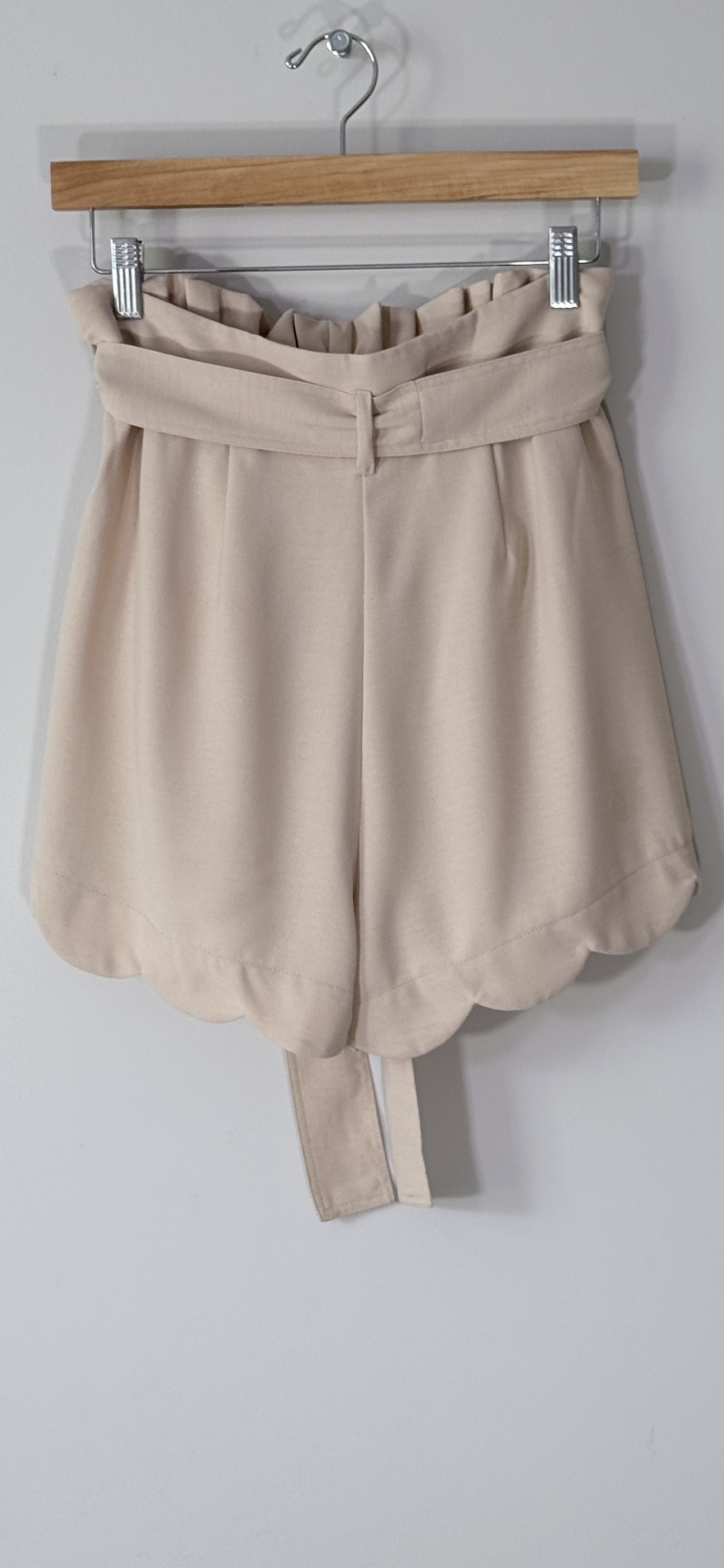 Bluivy High-Waisted Scallop Trim Shorts thumbnail 3