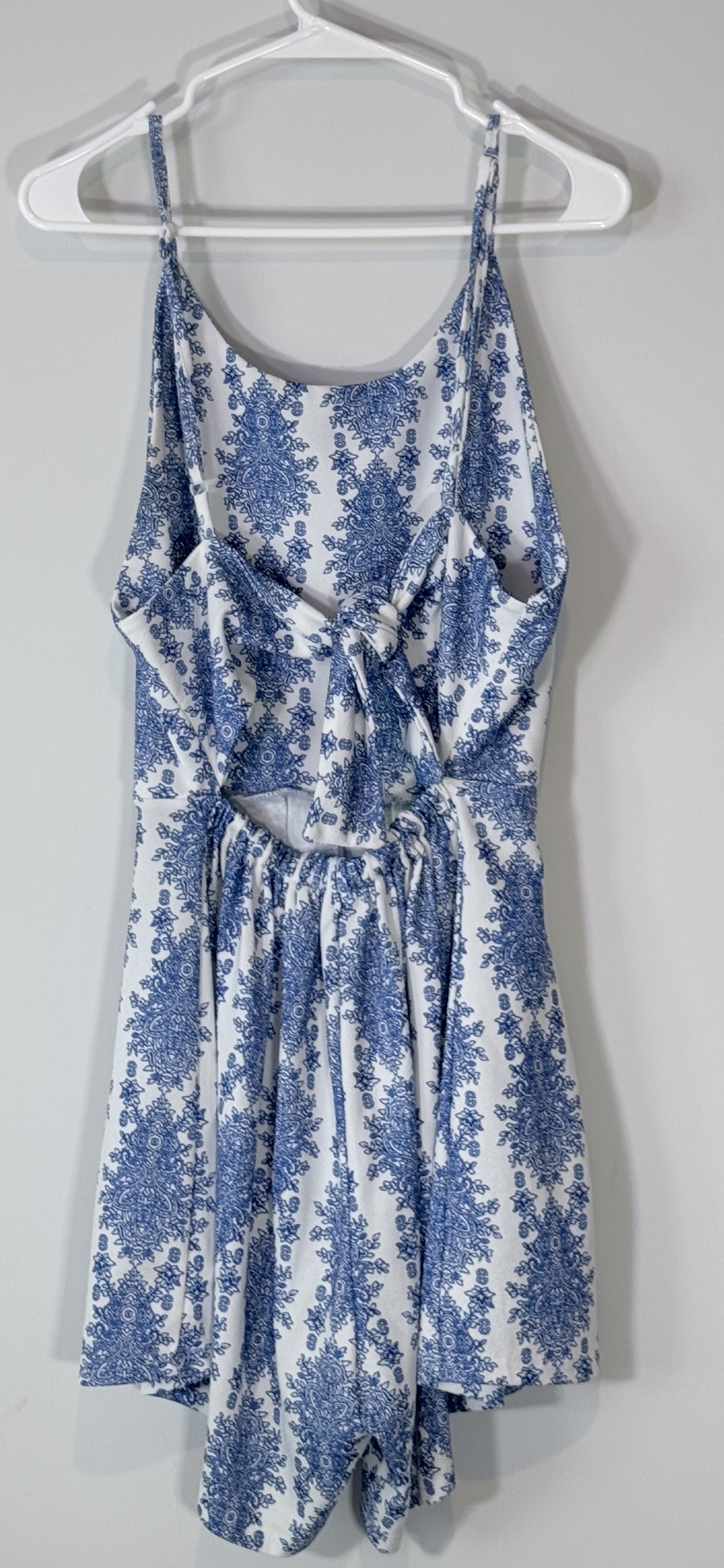 Women's Spaghetti Strap Backless Blue and White Floral Print Summer Romper thumbnail 4