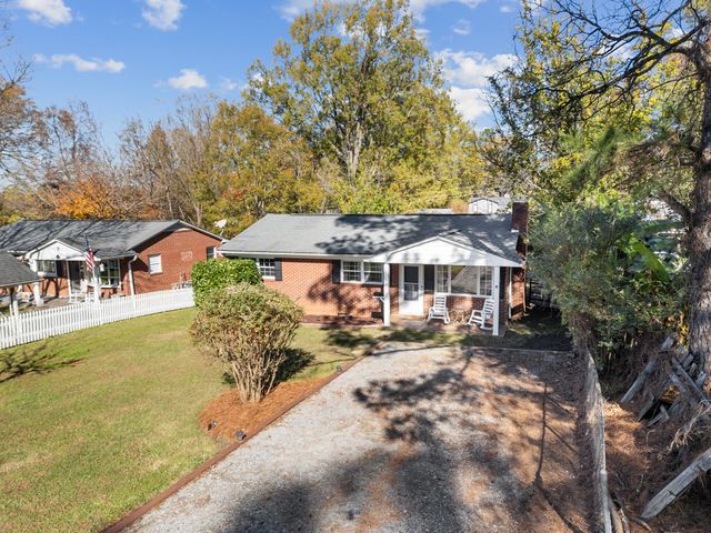 521 E Ohio Ave-05