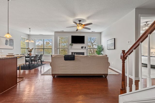 204 Planters Way-21