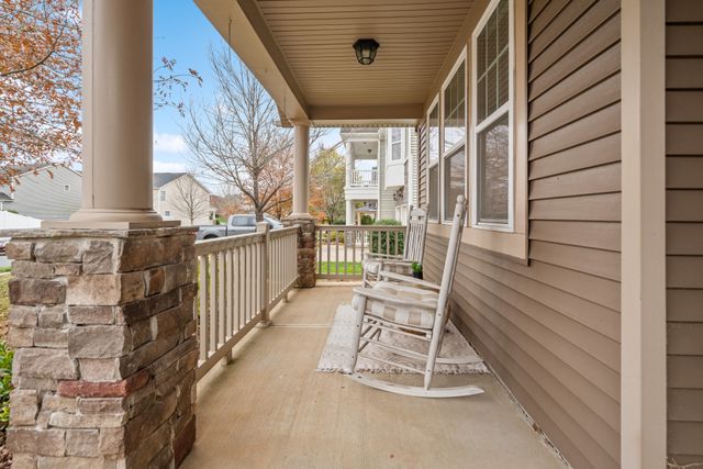 204 Planters Way-43