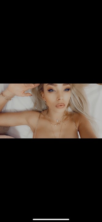 LuviFans profile picture for @caroline
