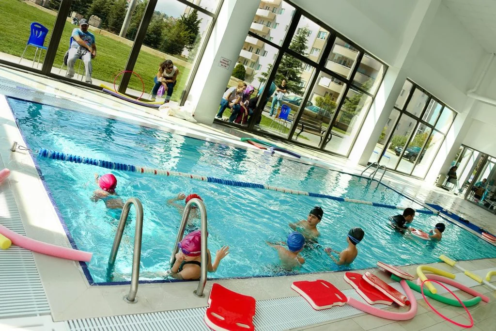 Bursa Yetişkin Yüzme Kursu Rehberi: Fiyatlar, Havuzlar, Belediye Kursları ve Ücretsiz Eğitim Fırsatları