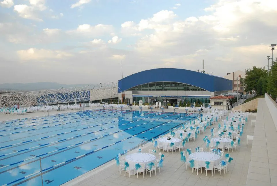 Konak Olimpik Yüzme Havuzu